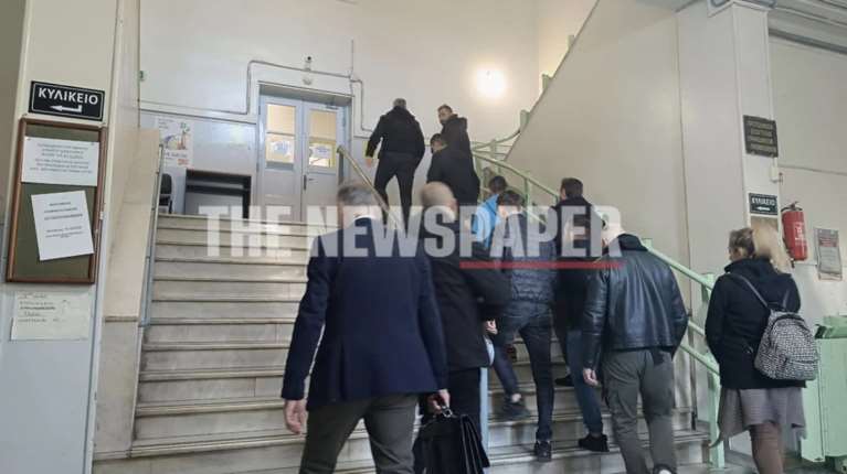 Στη φυλακή πενταμελής συμμορία στον Βόλο για εκβιασμό: Απειλούσαν ότι θα σκοτώσουν 19χρονο