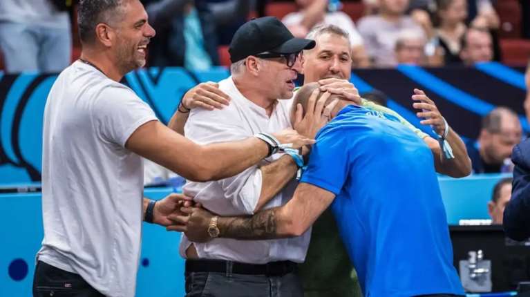 Eurobasket 2025: Αποθέωση με Άννα Βίση και &quot;Ψυχεδέλεια&quot; για Διαμαντίδη, Παπαλουκά και Τσαρτσαρή [βιντεο]