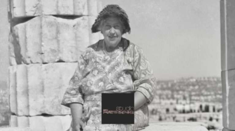 Σπάνιο ντοκουμέντο: Η άγνωστη φωτογραφία της Αγκαθα Κρίστι στην Ακρόπολη από το 1958