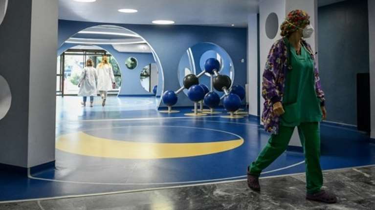 Υπερδιπλασιασμός εισαγωγών γρίπης στα νοσοκομεία: Ισχυρή σύσταση του ΕΟΔΥ για εμβολιασμό και προστατευτικά μέτρα