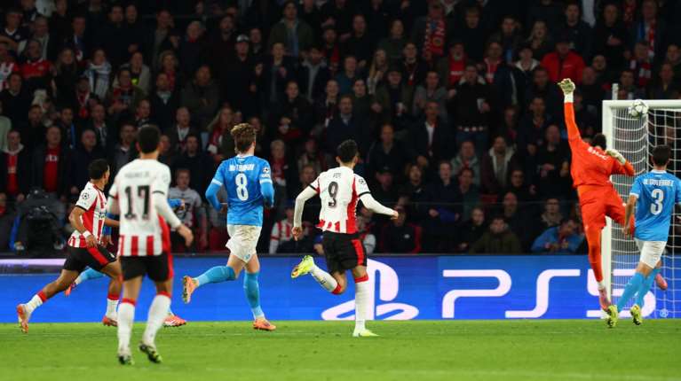 Champions League: Τρομακτική η Αϊντχόφεν πριν τον Ολυμπιακό, διέλυσε τη Νάπολι - Η Παρί Σεν Ζερμέν σκόρπισε τη Λεβερκούζεν