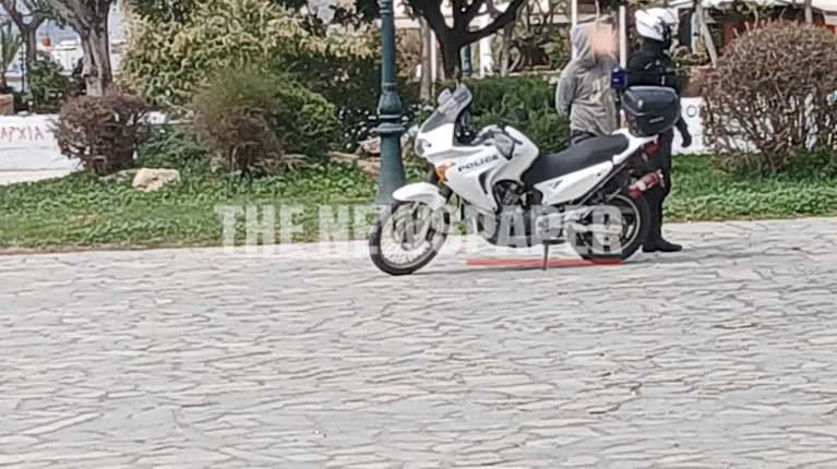 Νεαρός επιδειξίας στον Βόλο κυνηγούσε γυναίκες – Είχε κατεβάσει το παντελόνι του [εικόνες]