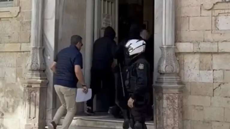 Μακελειό στα Βορίζια: Ελεύθερος με περιοριστικούς όρους και ο πατέρας Φραγκιαδάκης