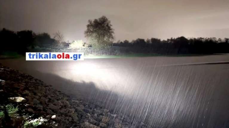 Κακοκαιρία Byron: Υπερχείλισε ο Πηνειός στα αναχώματα του Βαλομανδρίου και των Ρογκίων