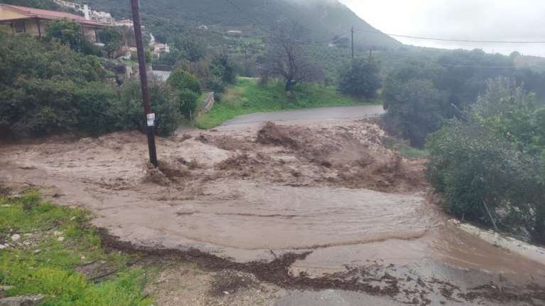 Κακοκαιρία: Σοβαρά προβλήματα στην Τριφυλία, ήχησε το 112 - Εκλεισε η Εθνική στο Καλό Νερό [εικόνες - βίντεο]