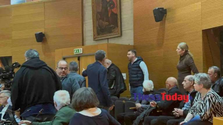 Θεσσαλονίκη: Ένταση στο δημοτικό συμβούλιο για το γλυπτό του Μπουτάρη - &quot;Προσέβαλε τη μνήμη των Μακεδόνων&quot; [βίντεο]