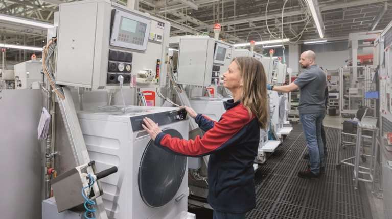 Miele: Κλείνει τα 126 χρόνια λειτουργίας - Η ιστορία πίσω από τον οικογενειακό κολοσσό που δεν φοβάται να καινοτομεί