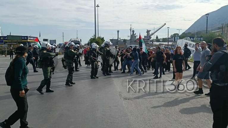 Ένταση στη Σούδα: Πέταξαν μπογιές στα λεωφορεία με τους Ισραηλινούς τουρίστες του &quot;Crown Iris&quot; [βίντεο]