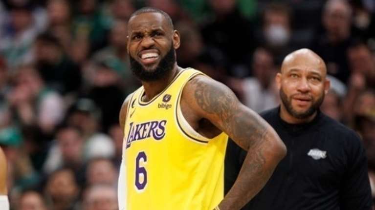 Εντονες αντιδράσεις μετά την κοροϊδία του Λεμπρόν Τζέιμς: Αντί για το τέλος της καριέρας του διαφήμισε... κονιάκ