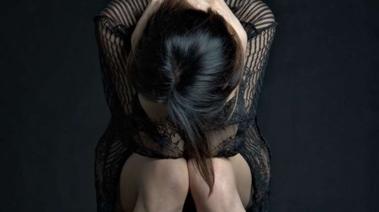 Φρίκη στη Λάρισα: Δύο γυναίκες εξέδιδαν και απειλούσαν 20χρονη - Συνελήφθησαν για εμπορία ανθρώπων