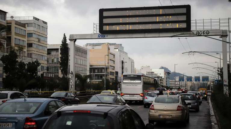 Αναρτήθηκαν τα τέλη κυκλοφορίας του 2026 - Δείτε πόσα πληρώνετε φέτος