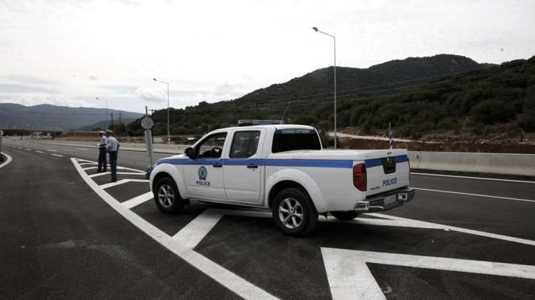 Ιονία οδός: Συνελήφθη 18χρονος που έτρεχε με 218 χλμ. - Δεν σταμάτησε σε σήμα των αστυνομικών