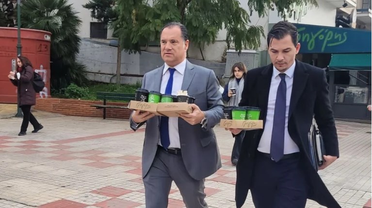 Αδωνις με καφέδες στον ΕΟΠΥΥ