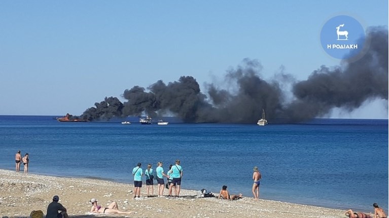 Ρόδος φωτιά σε σκάφος