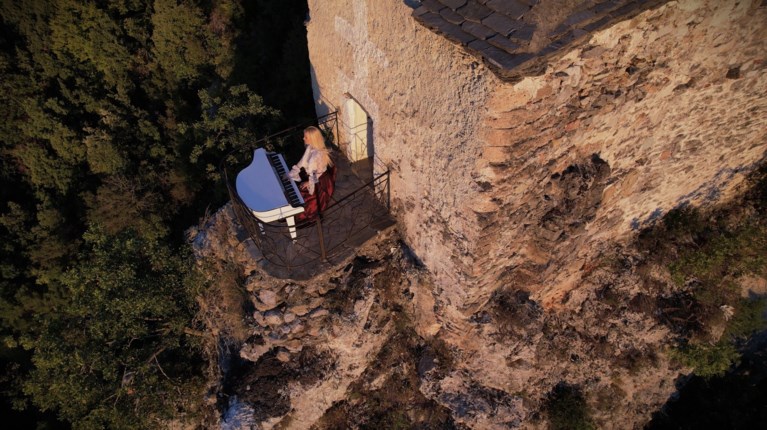 ιπταμενη πιανιστρια