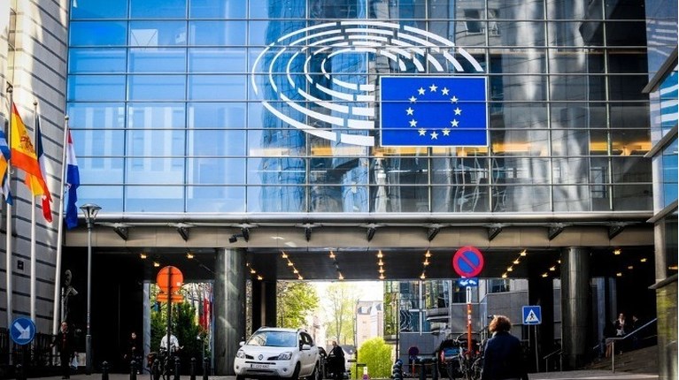 ΕΕ