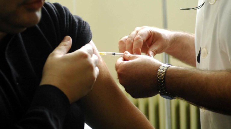 Βαριές καταγγελίες για έλλειψη εμβολίων γρίπης