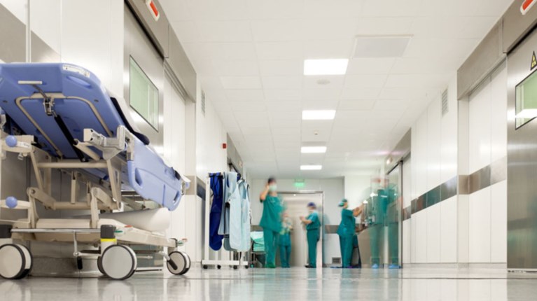 Παράνομες αποκλειστικές στο Αττικό νοσοκομείο