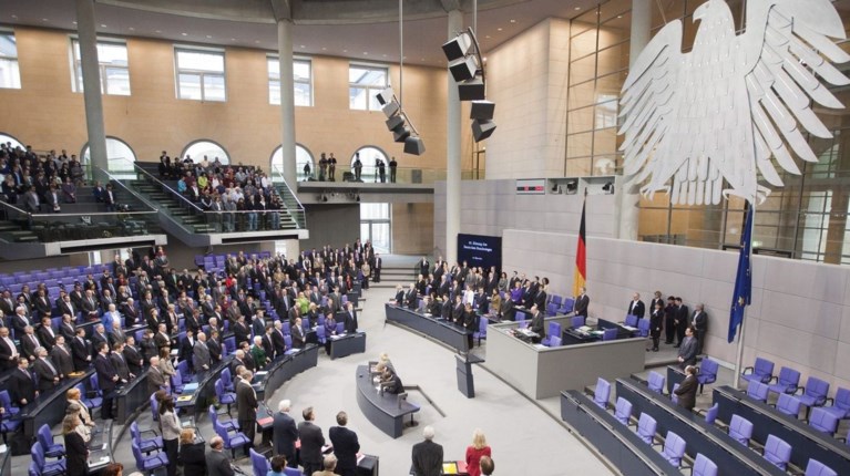Συνεδριάζει εκτάκτως η Μπούντεσταγκ για τον εξοπλισμό στους Κούρδους