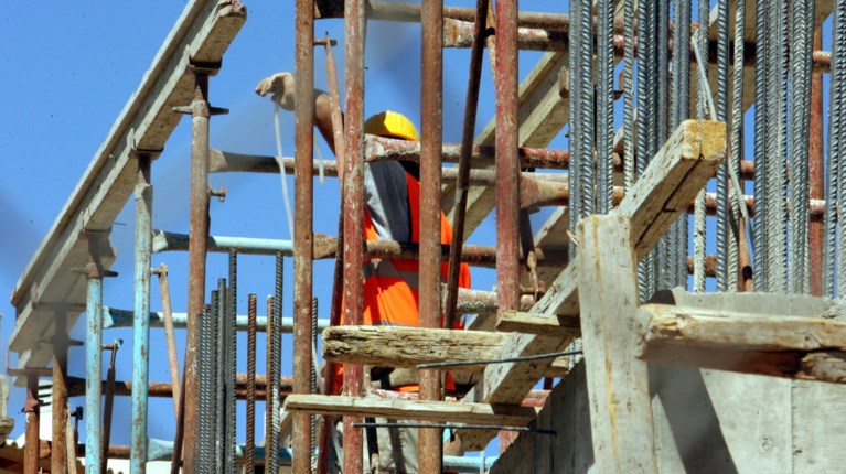 ΕΛΣΤΑΤ:  Νέα βουτιά της οικοδομικής δραστηριότητας