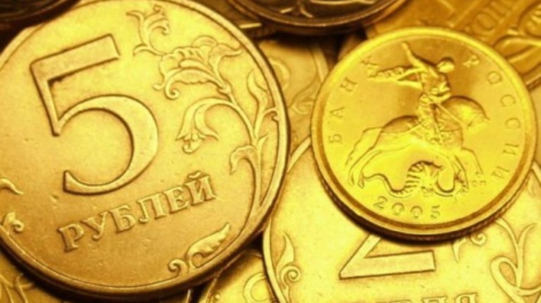 Ρωσία: Στο 17% το επιτόκιο για να στηρίξει το ρούβλι