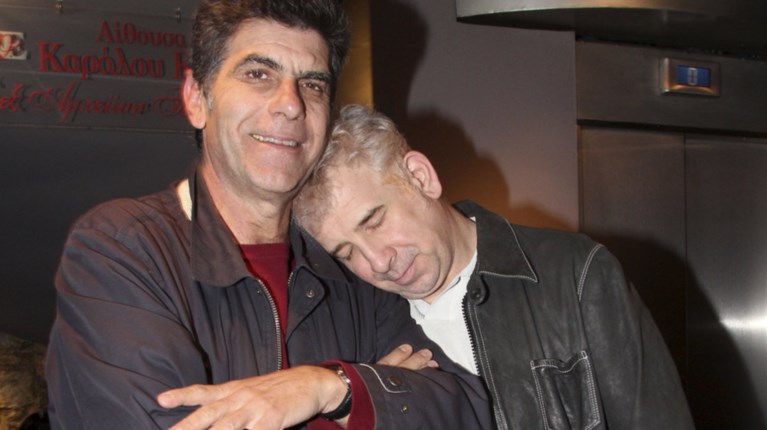 Μπέζος-Φιλιππίδης έγιναν... γκέι! Δείτε τις πόζες του ζευγαριού