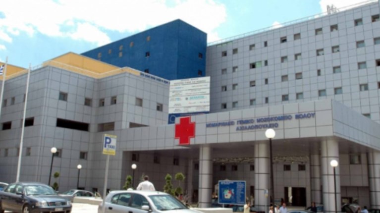 Αυτοκτόνησε μπροστά στους γονείς στο νοσοκομείο Βόλου