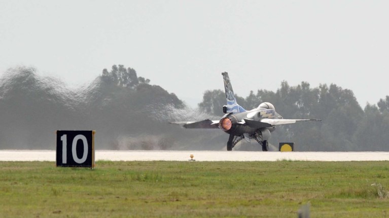 Διθέσιο αεροσκάφος F16 βγήκε από τον αεροδιάδρομο στον Άραξο