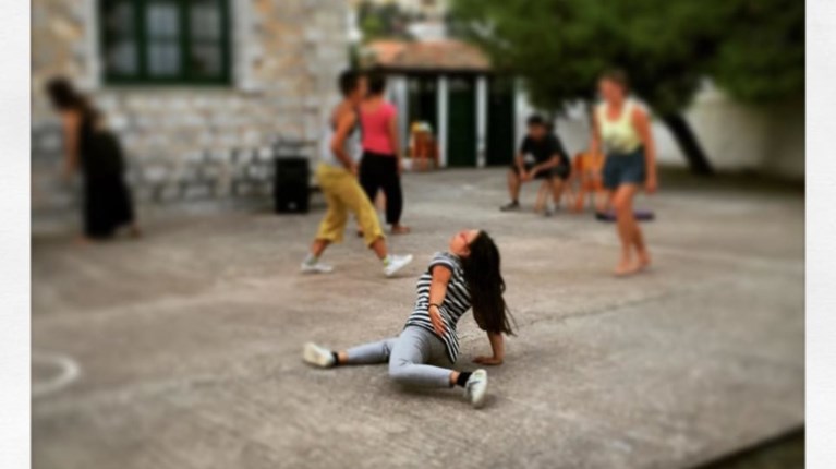 Μία σχολή χορού, χωρίς δασκάλους στην Ύδρα
