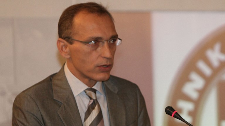 Δίωξη στον Λεωνίδα Μπόμπολα για δωροδοκία υπαλλήλων