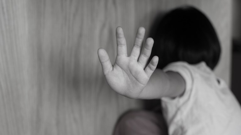 Παιδική κακοποίηση: Πολλές φορές τα παιδιά «φωνάζουν» χωρίς να μιλάνε
