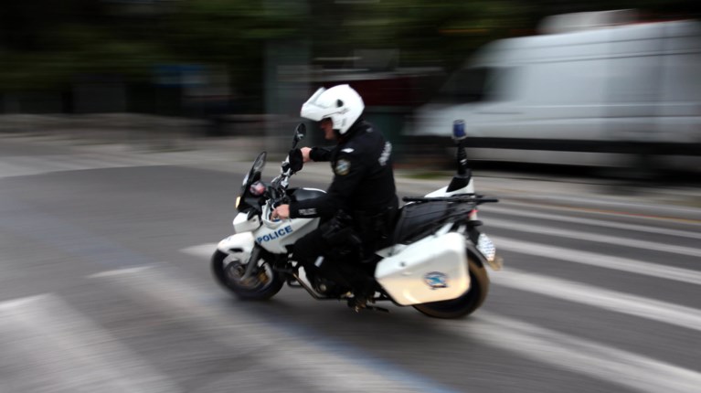 Καταδίωξη με πυροβολισμούς τα ξημερώματα στη Μεταμόρφωση