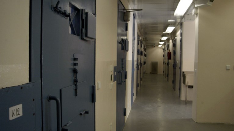 Θεσσαλονίκη: Εκατοντάδες ανήλικοι ασυνόδευτοι πρόσφυγες ζουν σε κρατητήρια