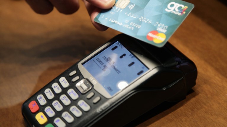 Υποχρεωτικά POS σε επιπλέον 53 κλάδους - Ποιους αφορά