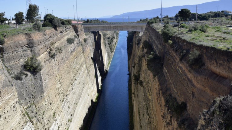 Τραγωδία στην Κόρινθο: Άντρας έπεσε από τη γέφυρα του Ισθμού