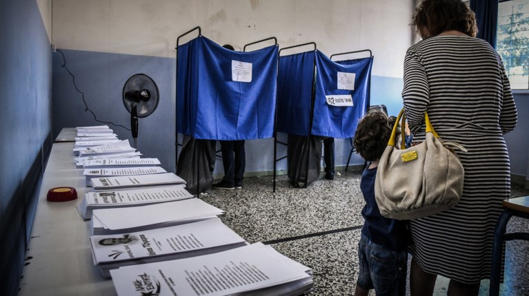 Η ώρα της απόφασης: Στις εθνικές κάλπες από το πρωί οι πολίτες