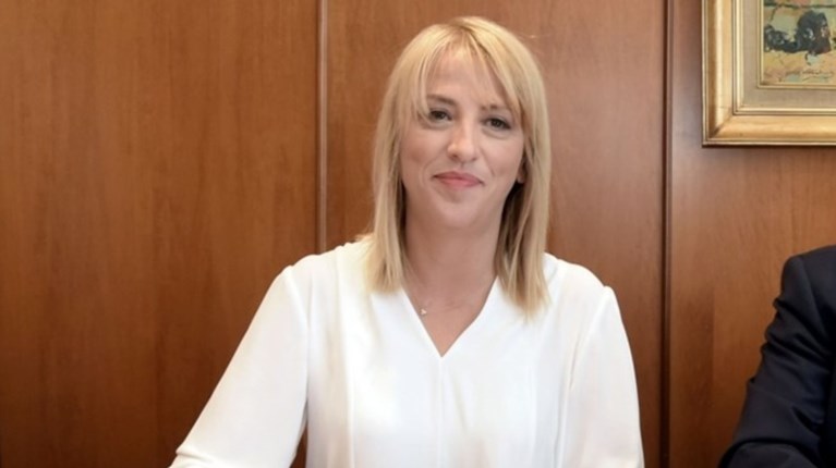 Στον ανακριτή για τις φονικές πλημμύρες στη Μάνδρα η Ρένα Δούρου