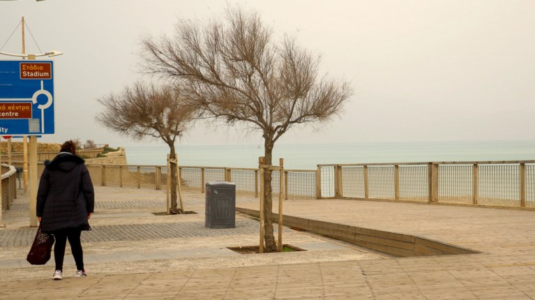 Αυξημένη σκόνη και τοπικές λασποβροχές στην Αθήνα τη Δευτέρα