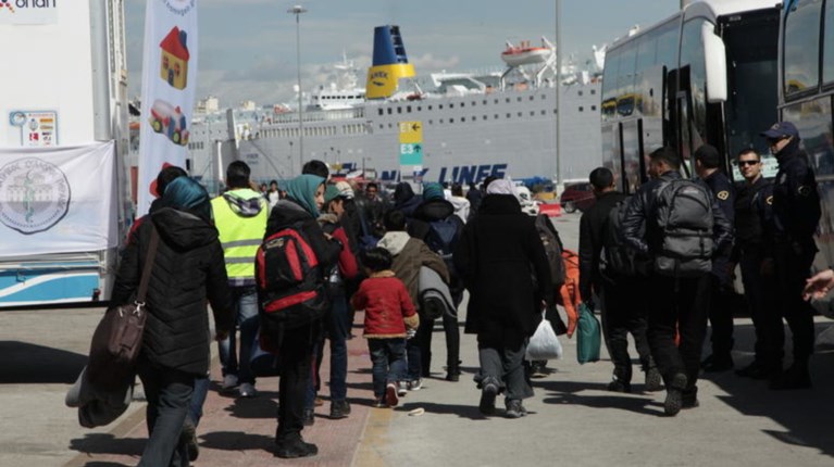 Στο λιμάνι του Πειραιά άλλοι 58 μετανάστες για δομές φιλοξενίας