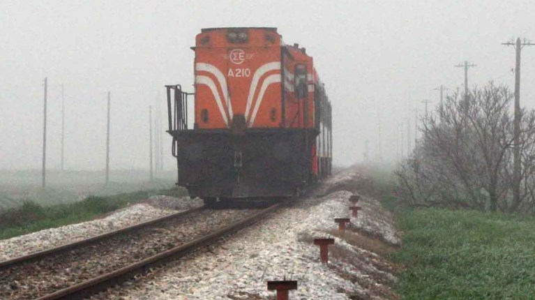 Κακοκαιρία: Μετατοπίστηκε γέφυρα - Διακοπή δρομολογίων ΟΣΕ