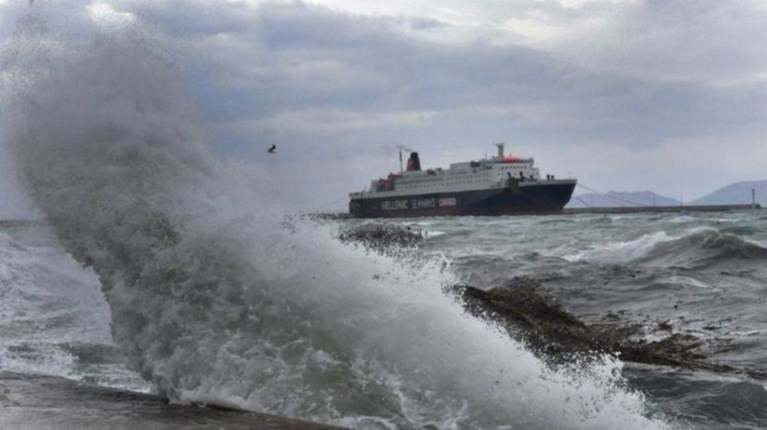 Σε ποιες περιοχές παραμένουν δεμένα τα πλοία λόγω μποφόρ