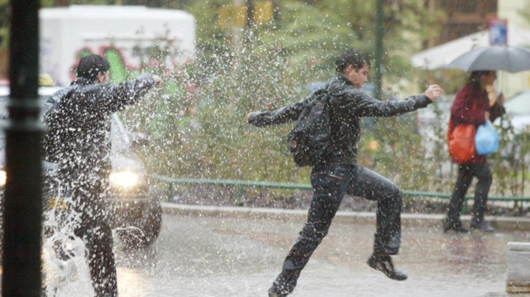 Πρόγνωση καιρού: Νεφώσεις και τοπικές καταιγίδες