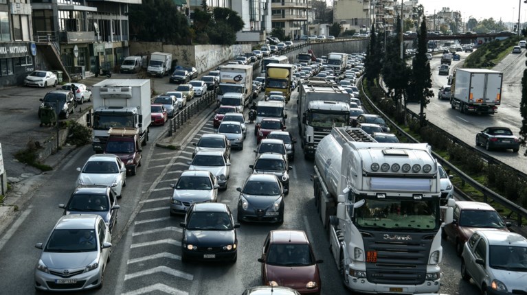 Κυκλοφοριακό κομφούζιο στον Κηφισό - ουρές 7 χιλιομέτρων