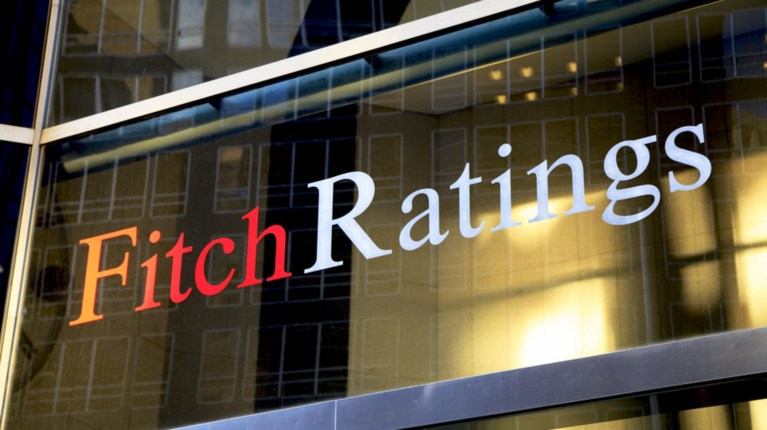 Fitch: Αναβάθμισε την ελληνική οικονομία σε «ΒΒ» από «ΒΒ-»