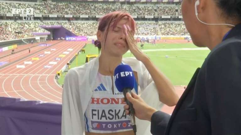 Η στιγμή που ξεσπάει σε κλάματα η Όλγα Φιάσκα: Πέρασα πολύ δύσκολα οικονομικά, είχα αναποδιές, λιποθυμία [βίντεο]