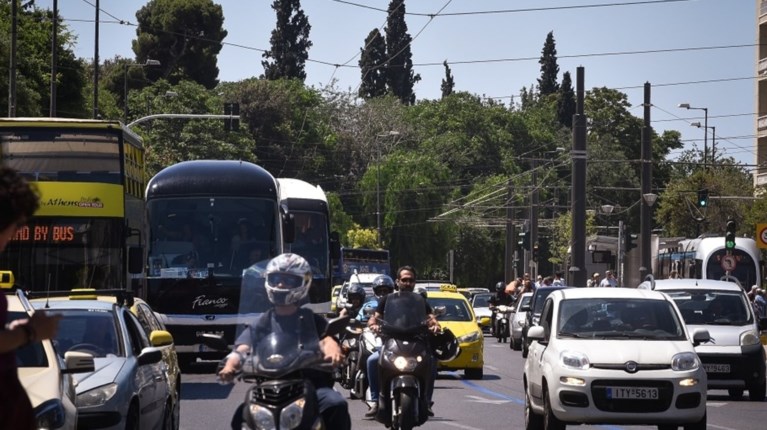 Δεκαπέντε συλλήψεις για πλαστές άδειες οδήγησης