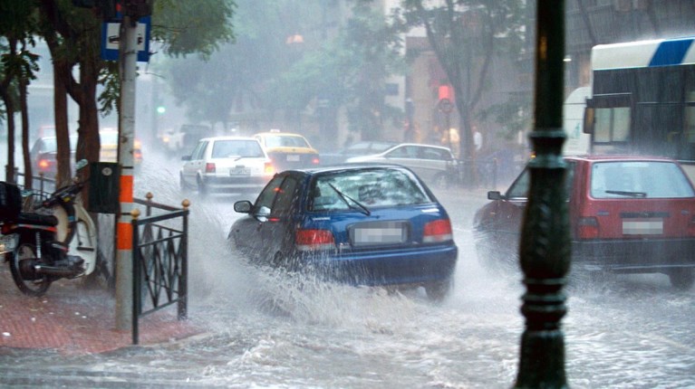 Καιρός: Βροχές & ισχυρές καταιγίδες σε όλη τη χώρα