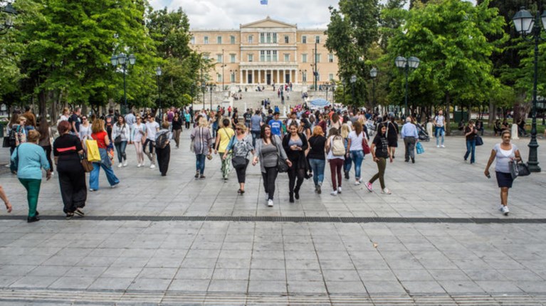 ΣΕΒ: Η 'κατάρα' της μεσαίας τάξης - Πληρώνει το 51% των φόρων