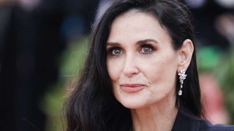 Περιοδικό People: Η Ντέμι Μουρ είναι "η πιο όμορφη γυναίκα στον κόσμο" για το 2025 – Ποιο το "μυστικό" της