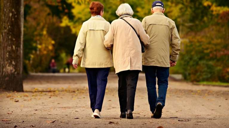 Στοιχεία ΣΟΚ για την υπογεννητικότητα: Κάθε χρόνο &quot;σβήνει&quot; και μια μεγάλη ελληνική πόλη από τη διαφορά θανάτων - γεννήσεων